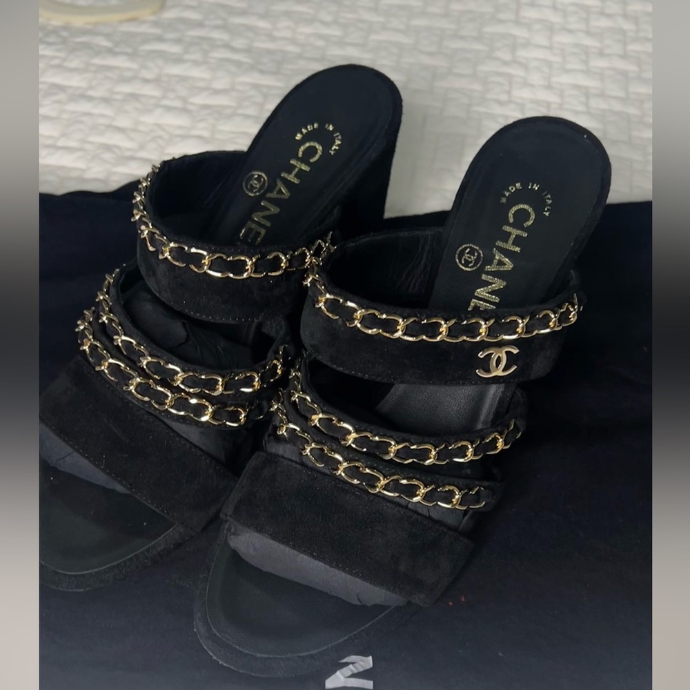 Chanel - Picture 5 of 7
